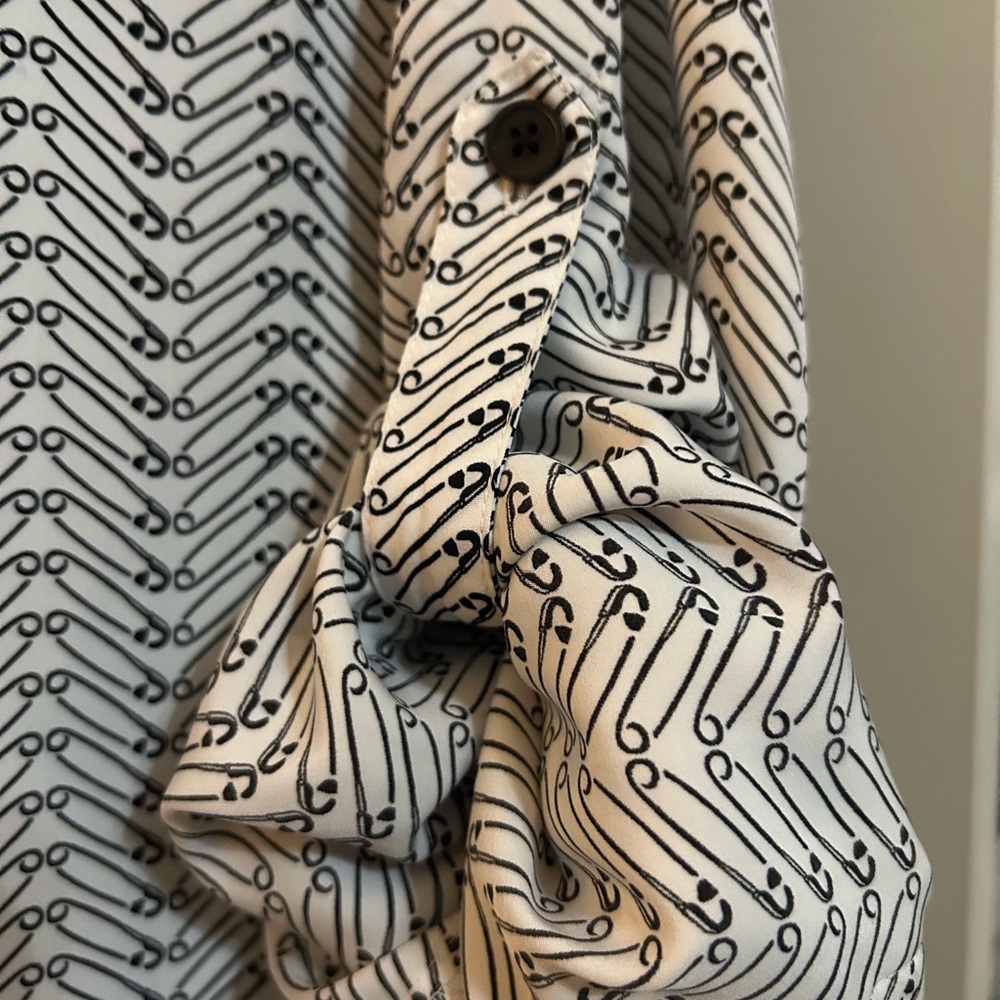 Ellen Tracy Safety Pin Button Top - Picture 5 of 7